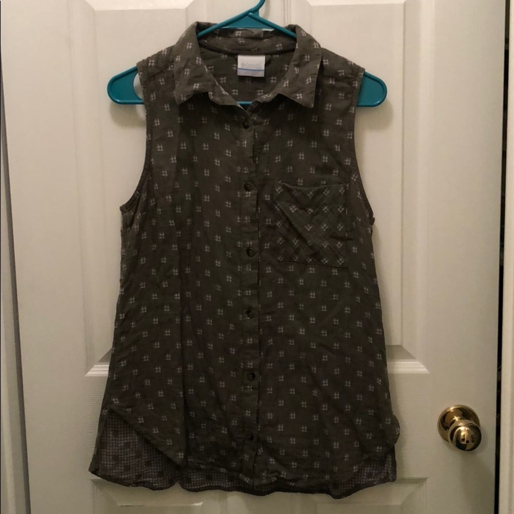 Medium Columbia Sleeveless button-down